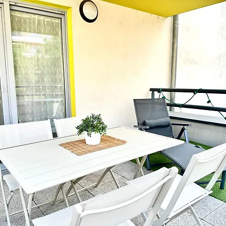 2 Pieces Avec Terrasse & Tram A 5 Min