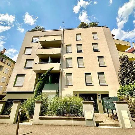 2 Pieces Avec Terrasse & Tram A 5 Min Apartment Straßburg