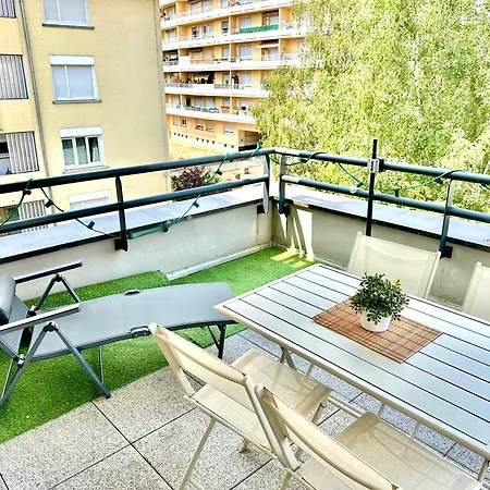 2 Pieces Avec Terrasse & Tram A 5 Min *