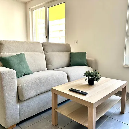 2 Pieces Avec Terrasse & Tram A 5 Min Apartment Straßburg